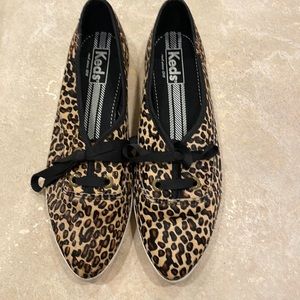 Meds pony hair leopard sneakers 8.5